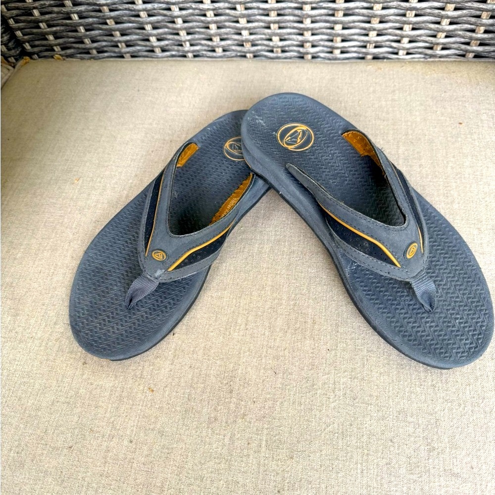 Reef, Men's Gray & Black,  Flip Flops, Size 9